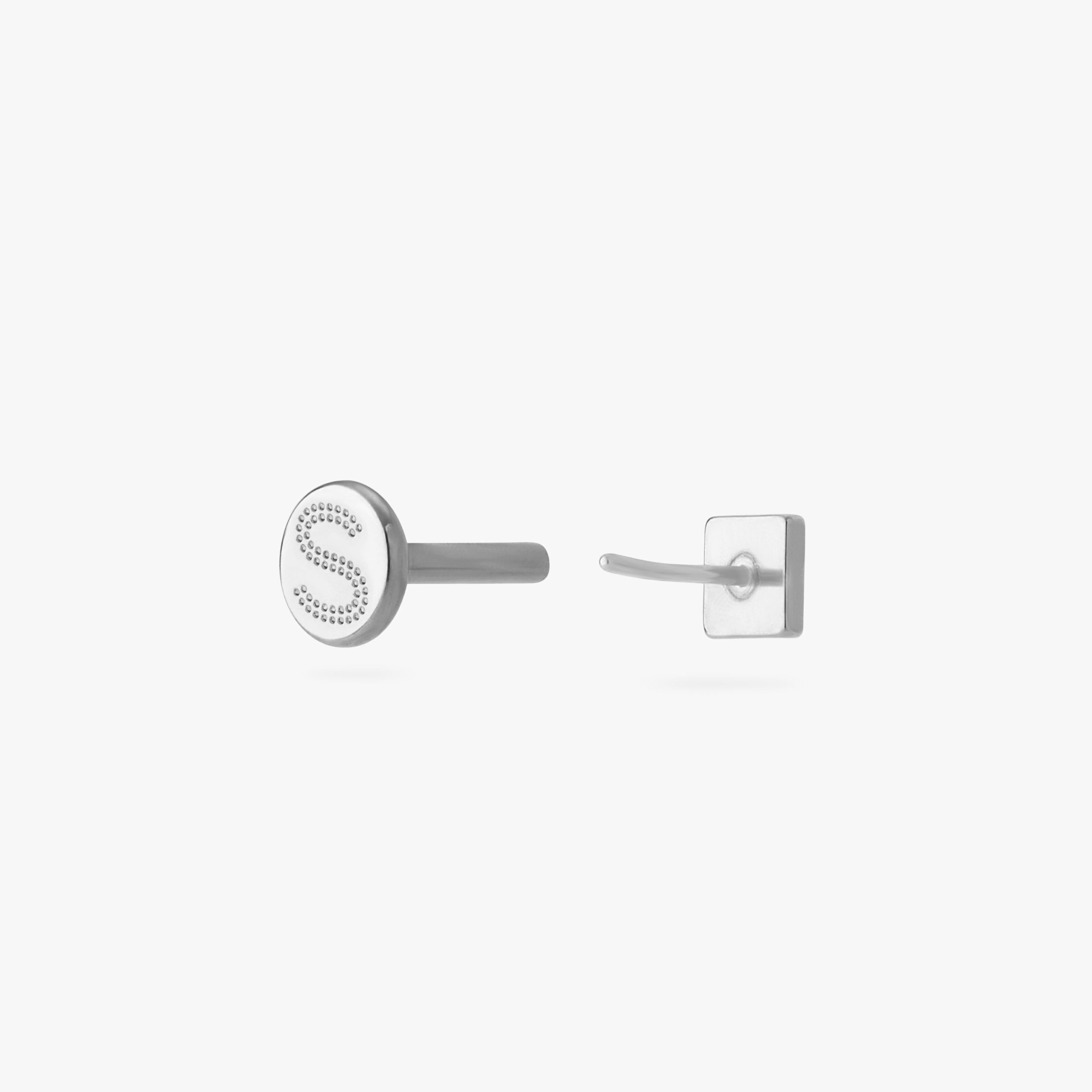 Pyramid Flatback Stud - Image 11